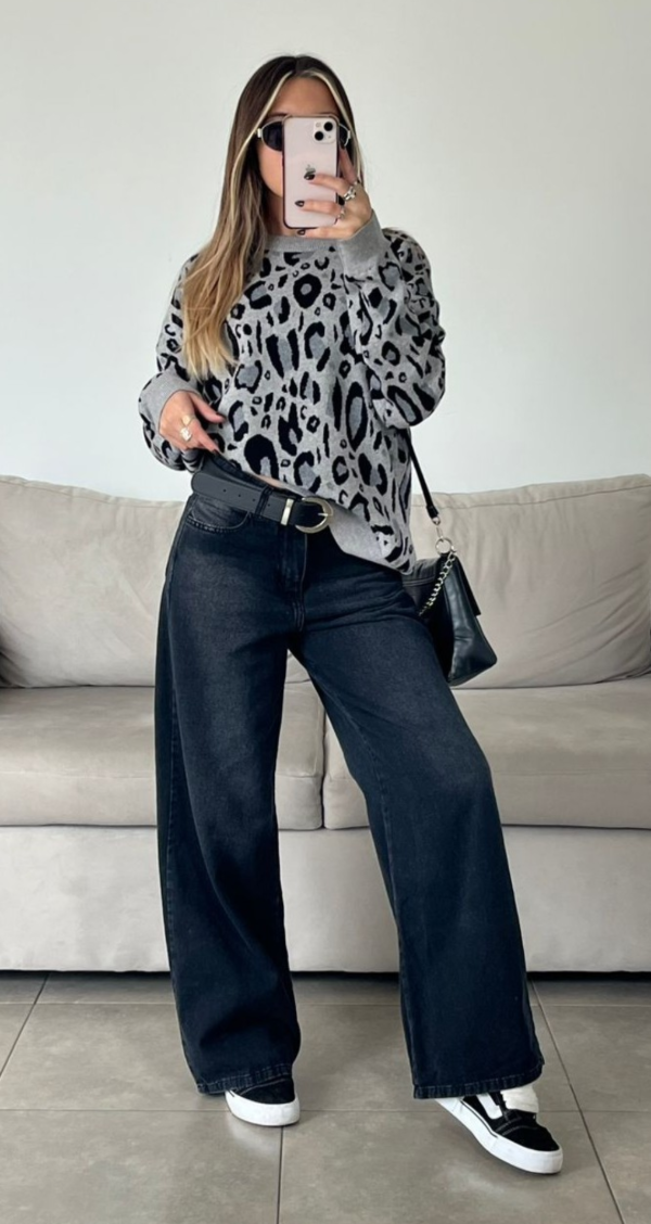 Producto - SWEATER ANIMAL PRINT GRIS
