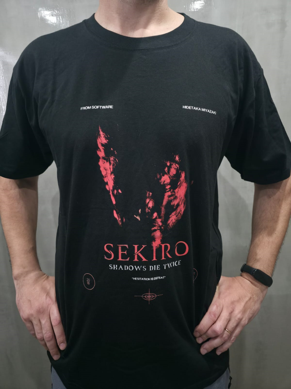 REMERA "SEKIRO" STOCK