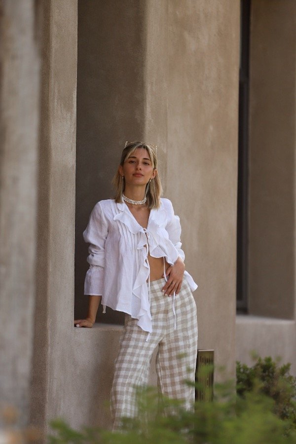 Producto - The wave blouse white / Camisa volados y alforzas