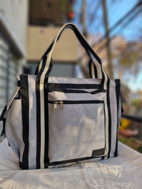 Producto - Maxi tote Rebel en stock