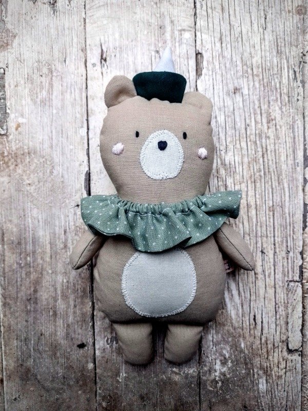 Producto - Osito con Bonete y Volado Verde con lunares