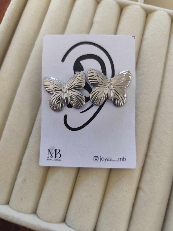 Producto - Aros chapon mariposa trabajada. Acero quirurgico.
