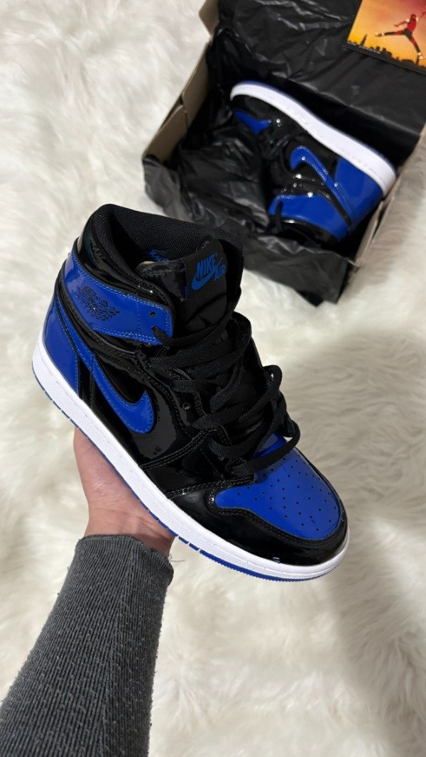 Producto - JORDAN RETRO 1 BLUE ROYAL PATENT - 1