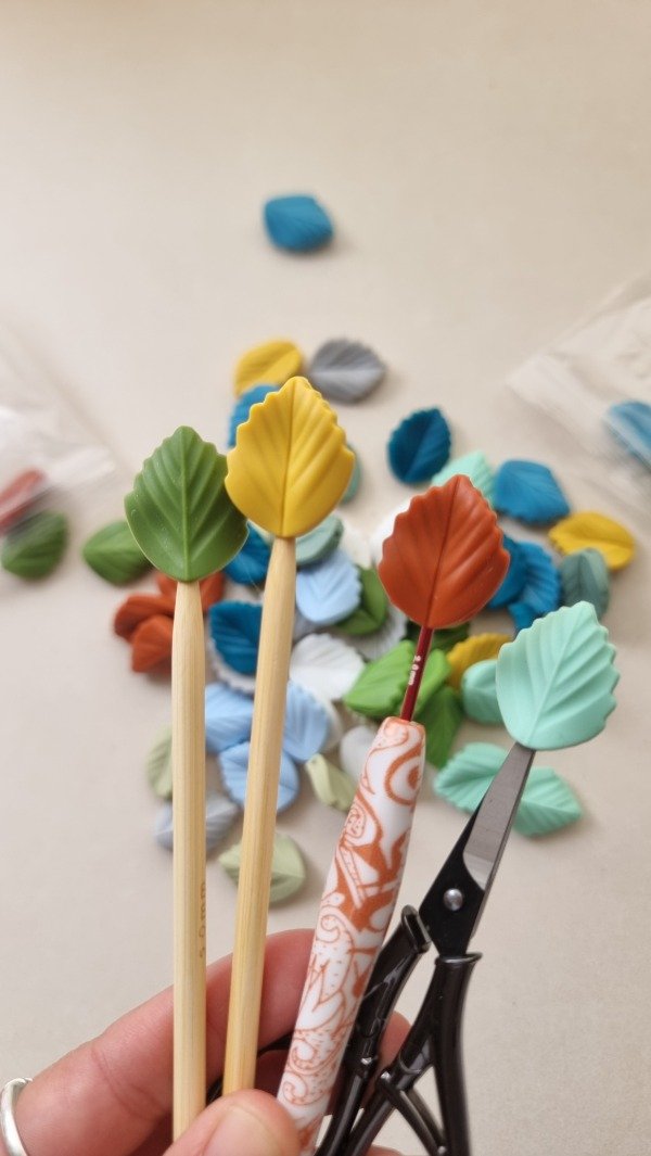 Producto - Tapa protectora de TIJERA y AGUJAS/ HOJAS OTOÑALES