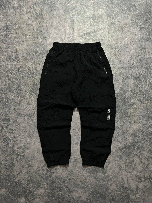 Producto - JOGGING ROMPEVIENTO NIKE SB T:M