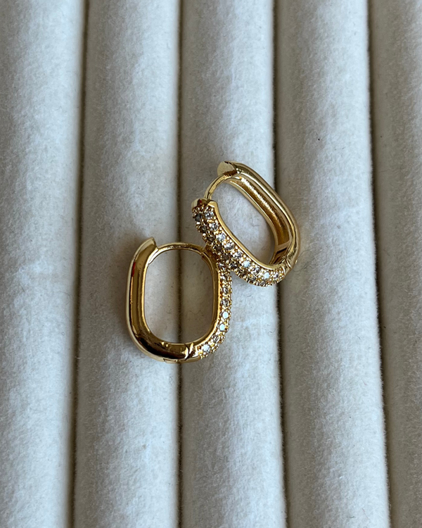 Producto - Aros ovalados con micropave de acero dorado 1.5cm ancho 1.6cm largo