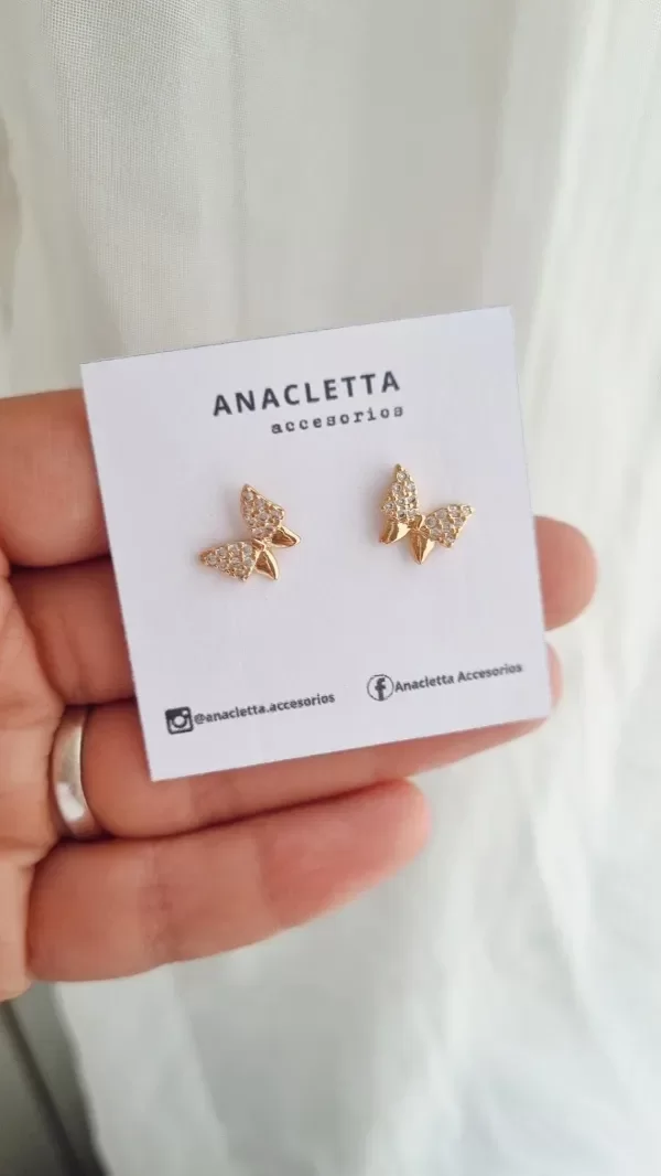 Producto - Aros enchapados en oro detalles en cubuc