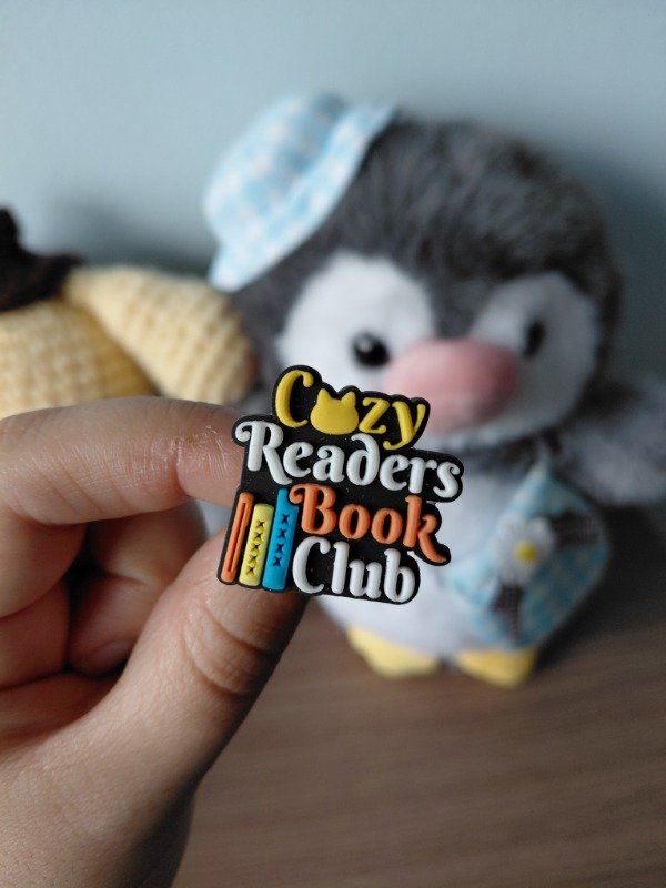 Producto - Pines para ropa - Michis y libros #002