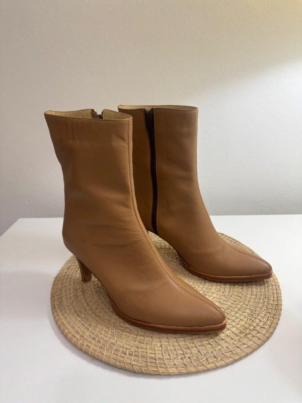 Producto - BOTINETAS ALEXIA DE CUERO CAMEL
