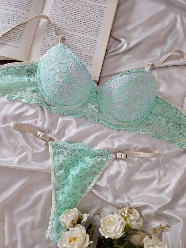 Producto - CONJUNTO ARMADO DE ENCAJE CON ARO VERDE CLARO (A08 A)