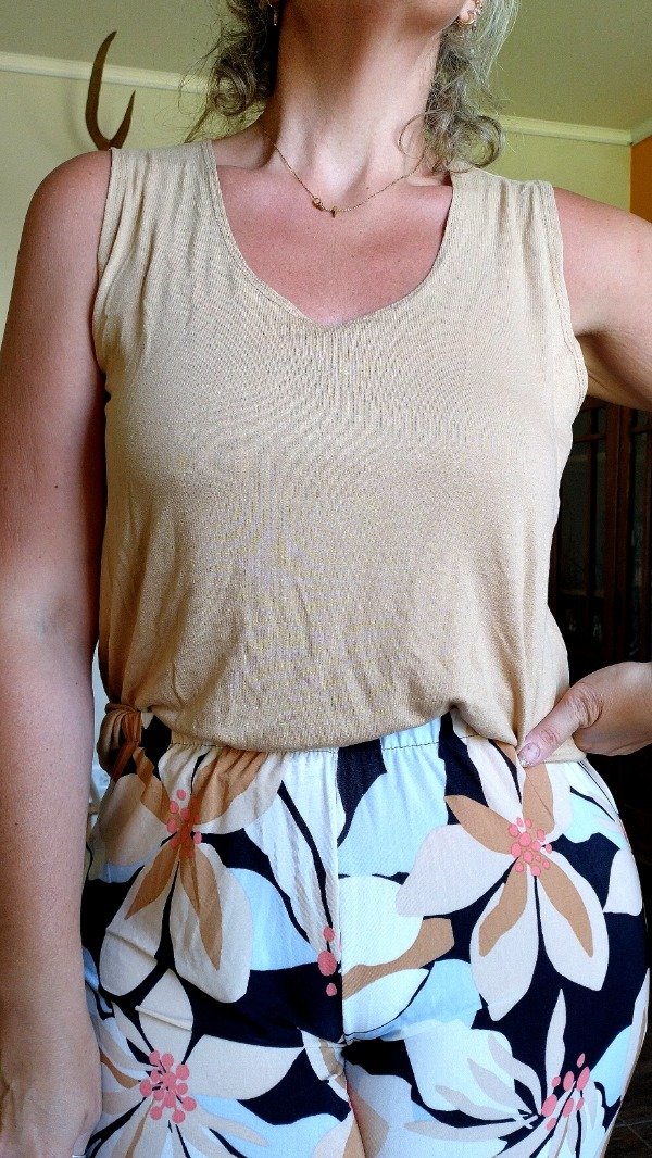 Producto - Musculosa Crep Elastizado Beige