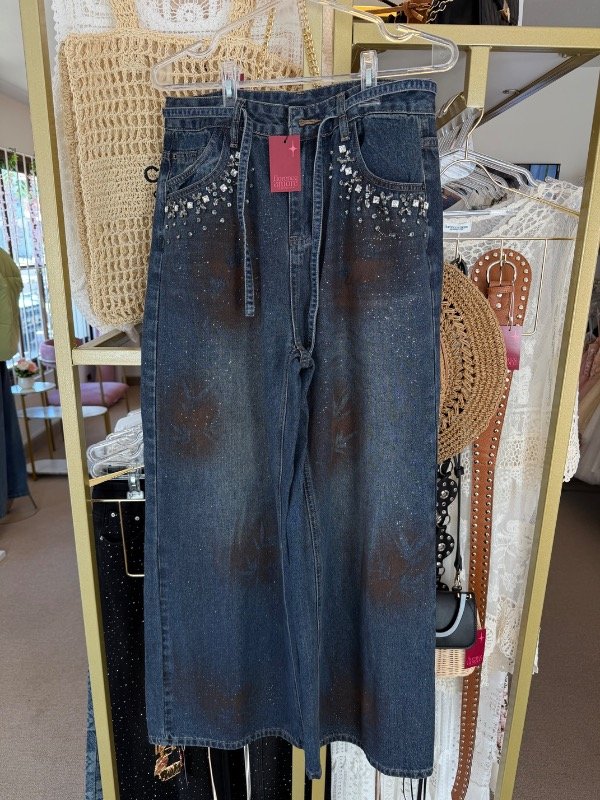 Producto - Pantalón wide con strass en bolsillos