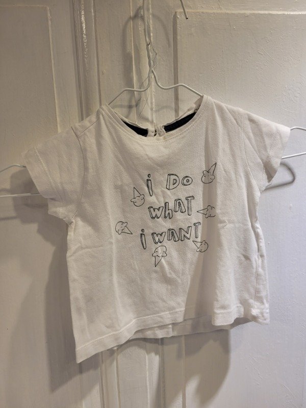 Producto - Remera ZY BABY GIRL blanca logo azul Talle 6/9 meses - PRECIO: 7X