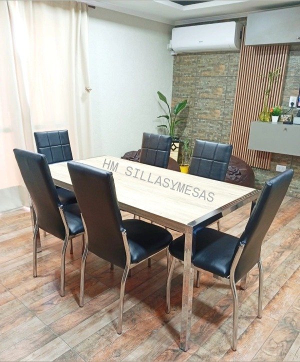 Producto - Mesa Copenhague base cromada. Sillas Sevilla tapizado premium y caño cromado