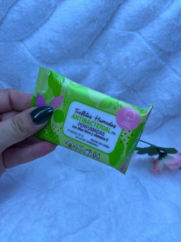Producto - Toallitas húmeda perfumada tyl