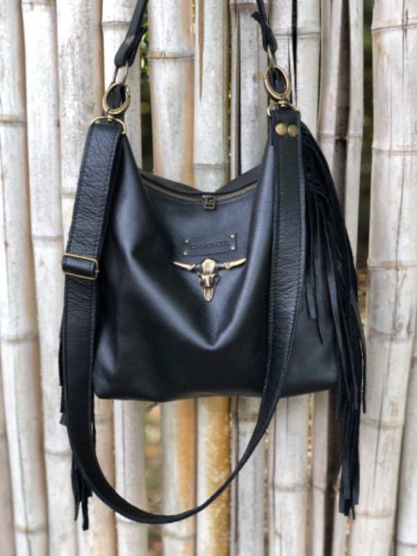 Producto - Cartera hobo en cuero negro y herrajes bronce viejo