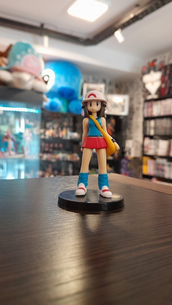 Producto - Figura de Pokemon - Entrenadora Hoja