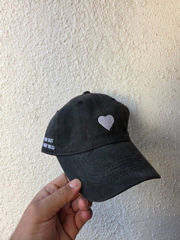 Producto - Gorra CORAZON VINTAGE REGULABLE NEGRA