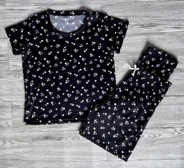 Producto - pijama morley dama, media estacion, negro flores blancas