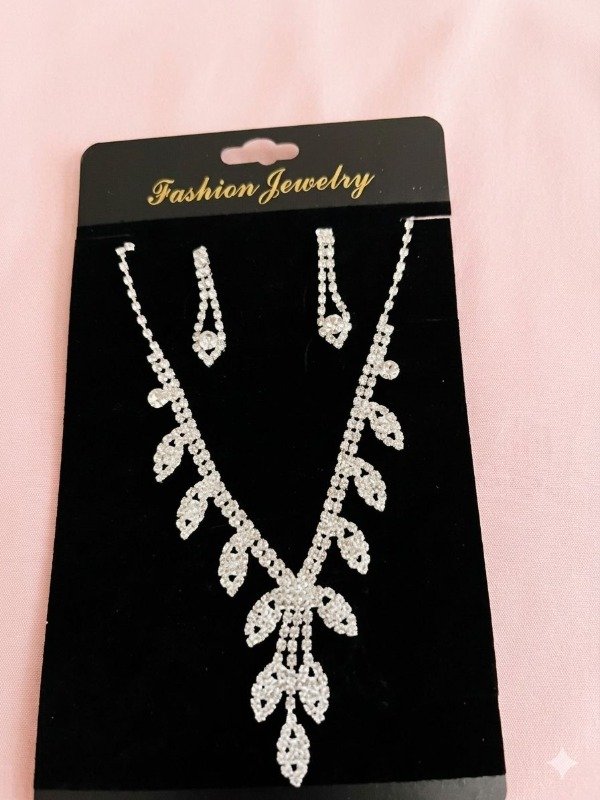 Producto - Conjunto Collar y aros de strass m8