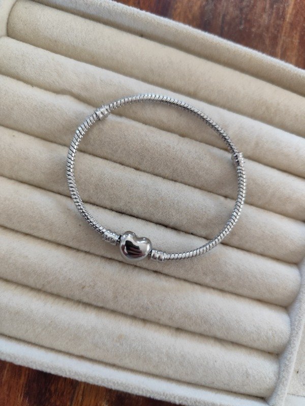 Producto - Pulsera corazón rígido. Acero quirúrgico.