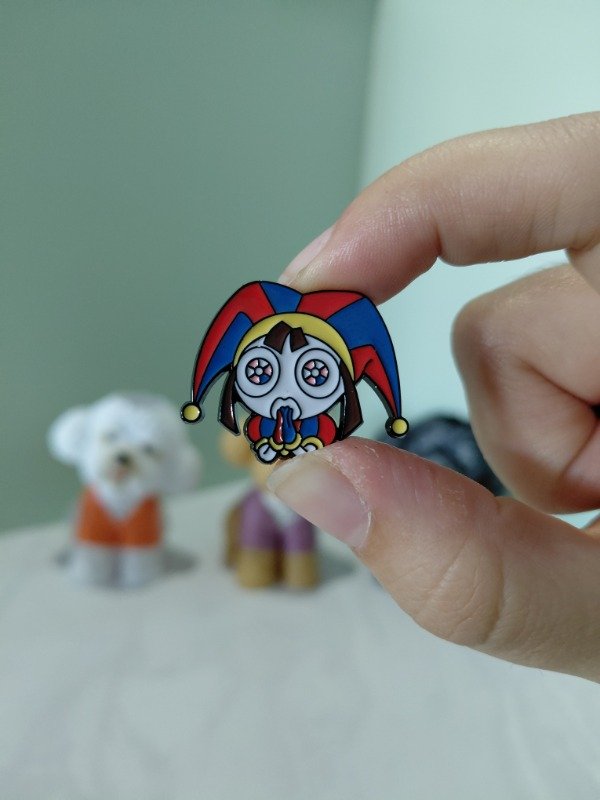 Producto - Pin metalizado - Digital Circus #3311