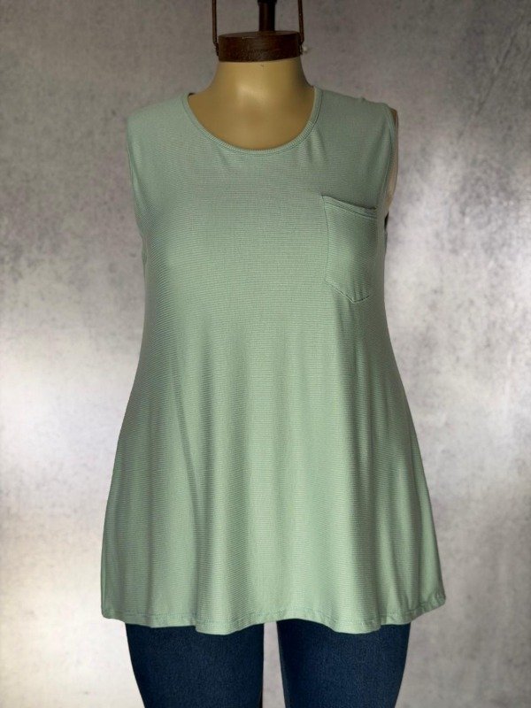 Producto - MUSCULOSA VERDE MORLEY BASICA CON BOLSILLO