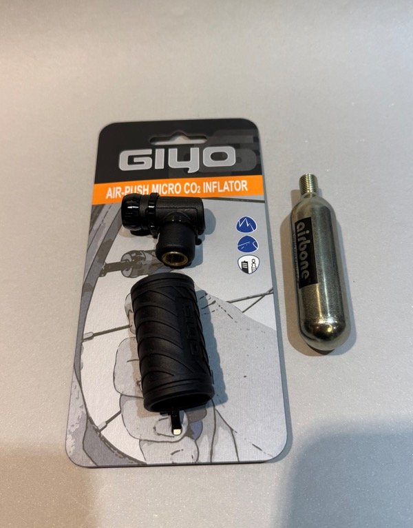 Producto - Inflador GIYO para garrafa 1