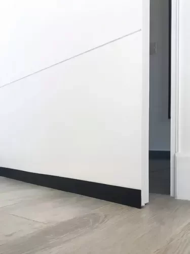 Producto - Zocalo Autoadhesivo Dep Para Puertas Flexible 90 Cm NEGRO