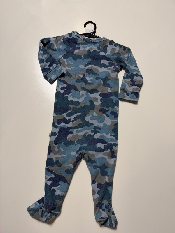 Producto - Enterito camuflado Carters 6 meses - 2