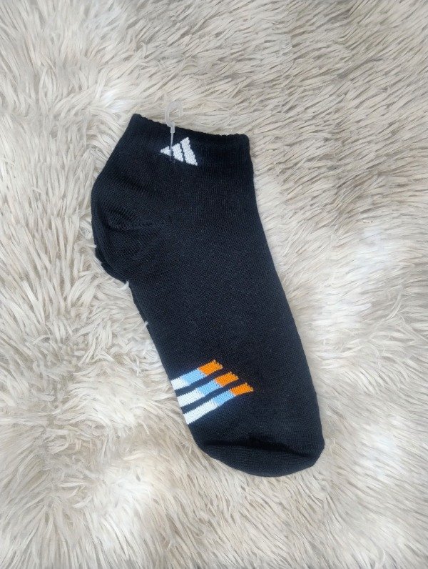 Producto - Soquete deportivo negro con rayas azul y naranja