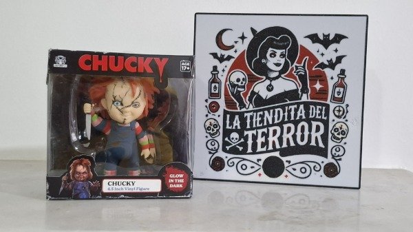 Producto - CHUCKY BRILLA EN LA OSCURIDAD