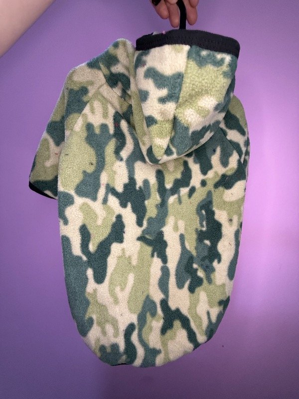 Producto - Buzo polar camuflado verde