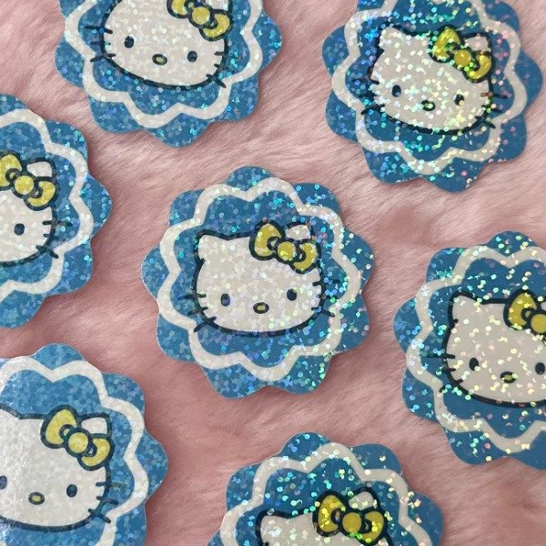 Producto - Sticker Escarapela Hello Kitty