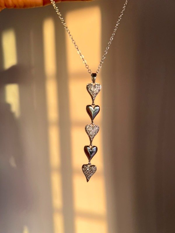 Producto - Coleccion Valiente- Collar corbatero de corazones