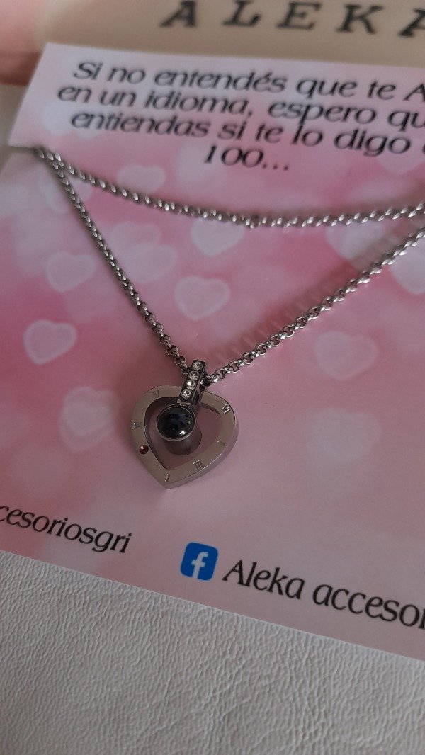 Producto - Collar proyector corazón TE AMO en 100 idiomas  de acero quirúrgico