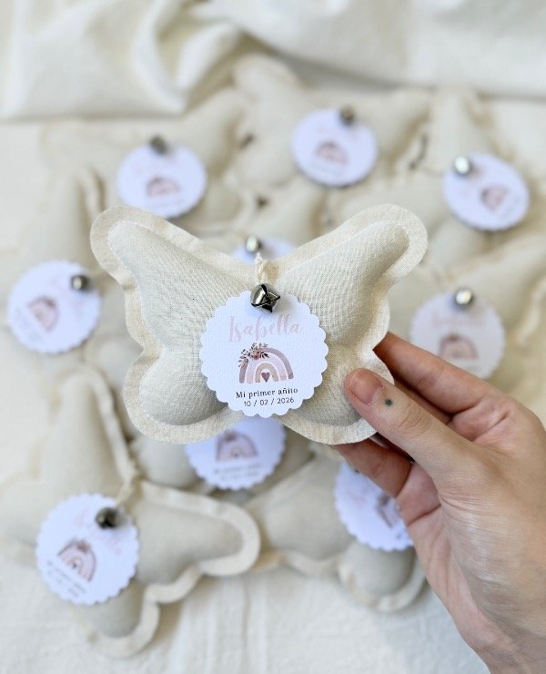 Producto - 20 unidades - Souvenir mariposa de tela color natural - SIN borla