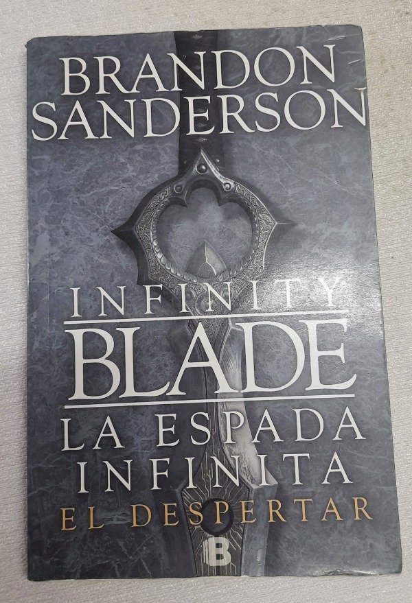 Producto - Infinity Blade - La Espada Infinita - El Despertar - Brandon Sanderson