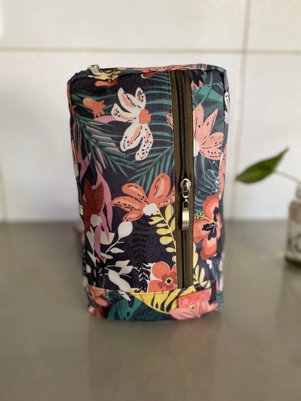Producto - Mochila cruzada flores fdo oscuro