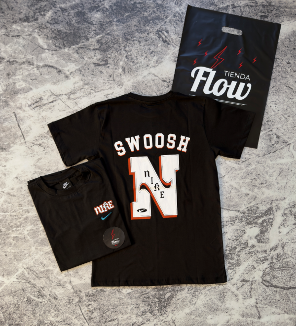 Producto - Remera Nike Swoosh Negra