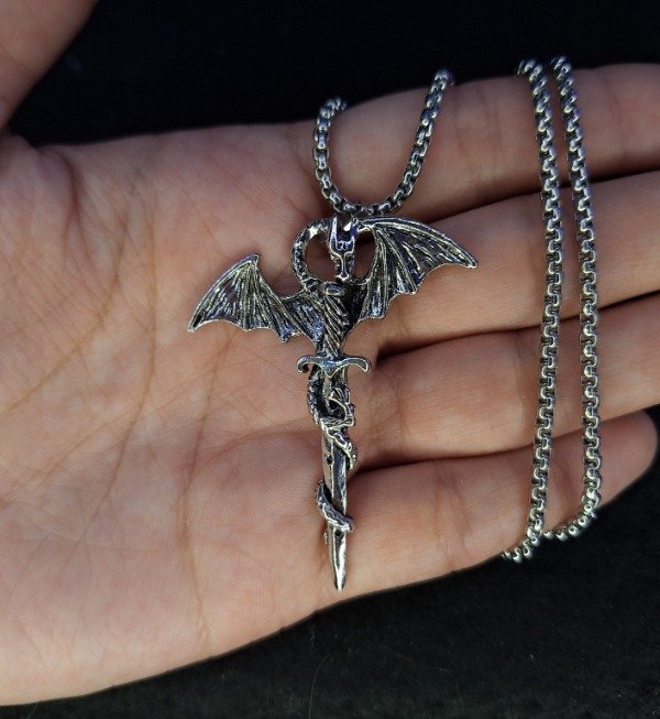 Producto - Dije Dragon sobre espada + cadena