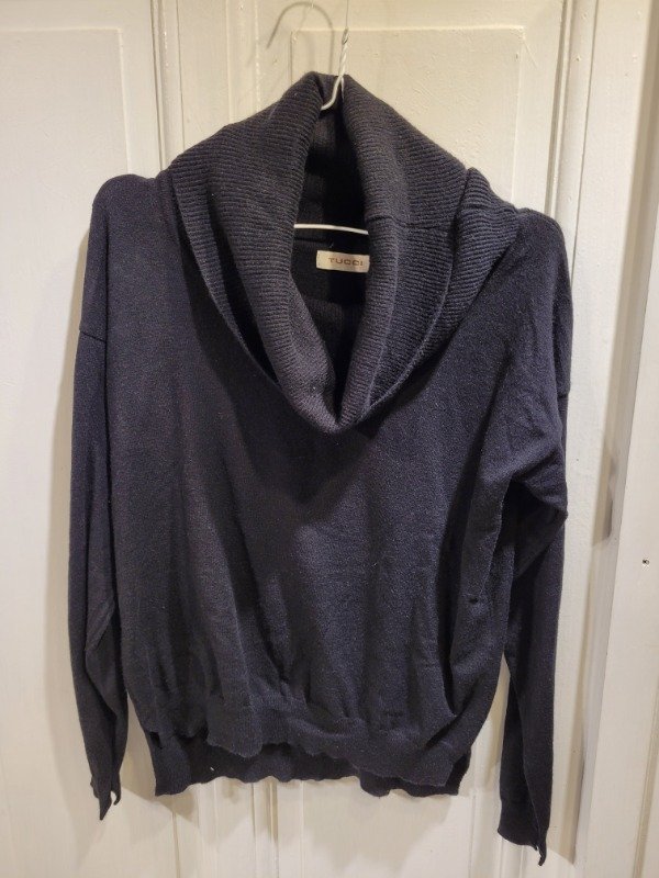Producto - Sweater TUCCI polera negra Talle M - PRECIO: 56X