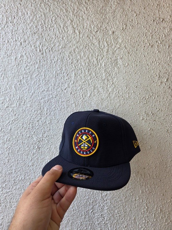 Producto - Gorra NUGGETS PLANA CERRADA AZUL