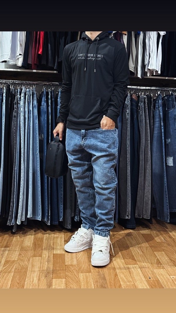 Producto - Buzo bordado canguro negro letras