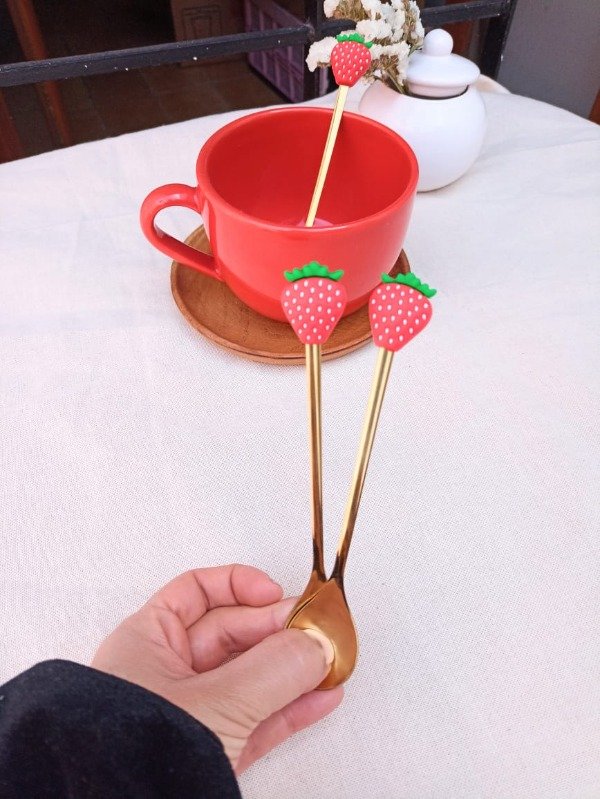 Producto - Cuchara de acero Frutillita