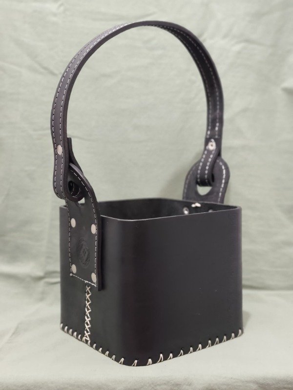 Producto - Canasta matera de cuero cuadrada