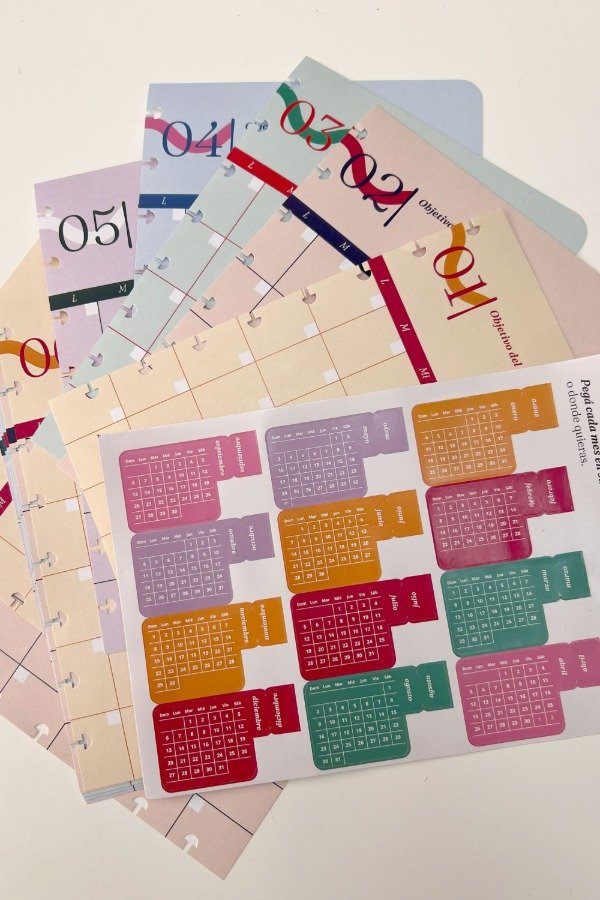 Producto - Caratulas 12 meses + Stickers calendario A5 - para sistema de discos