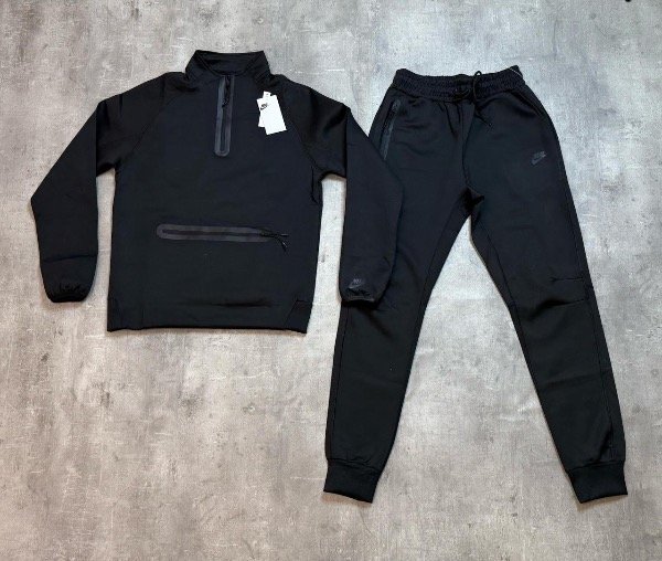Producto - Conjunto tech fleece 4