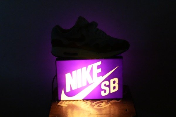 Producto - Caja de luz - Nike BOX (Purple)