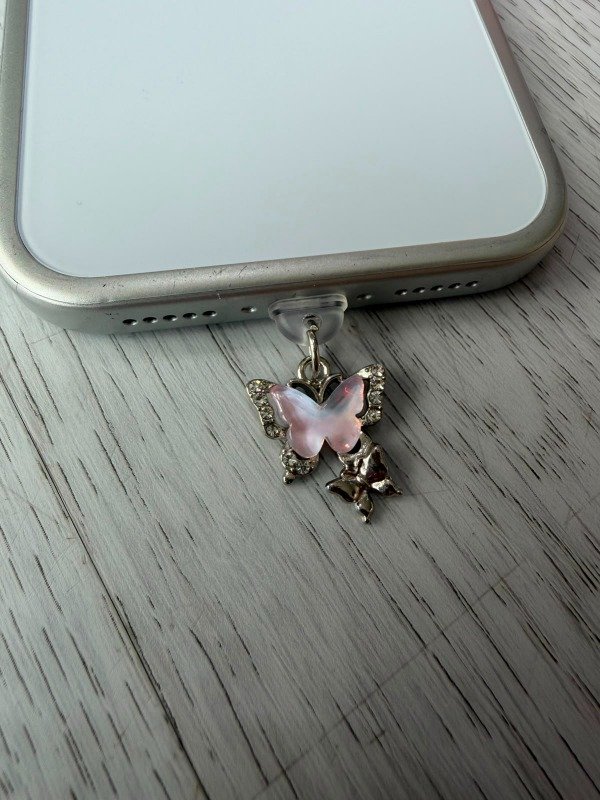 Producto - Cubre pin de carga antipolvo Tipo C mariposas